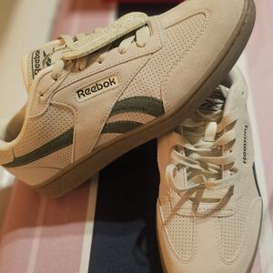 Reebok Men's Cream and Green Sneakers